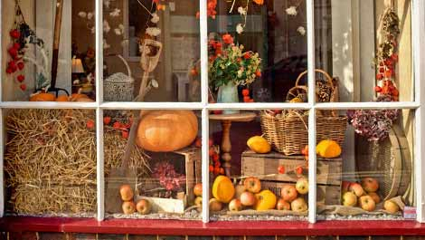 Плетеные корзины - идеи осеннего оформления витрин
