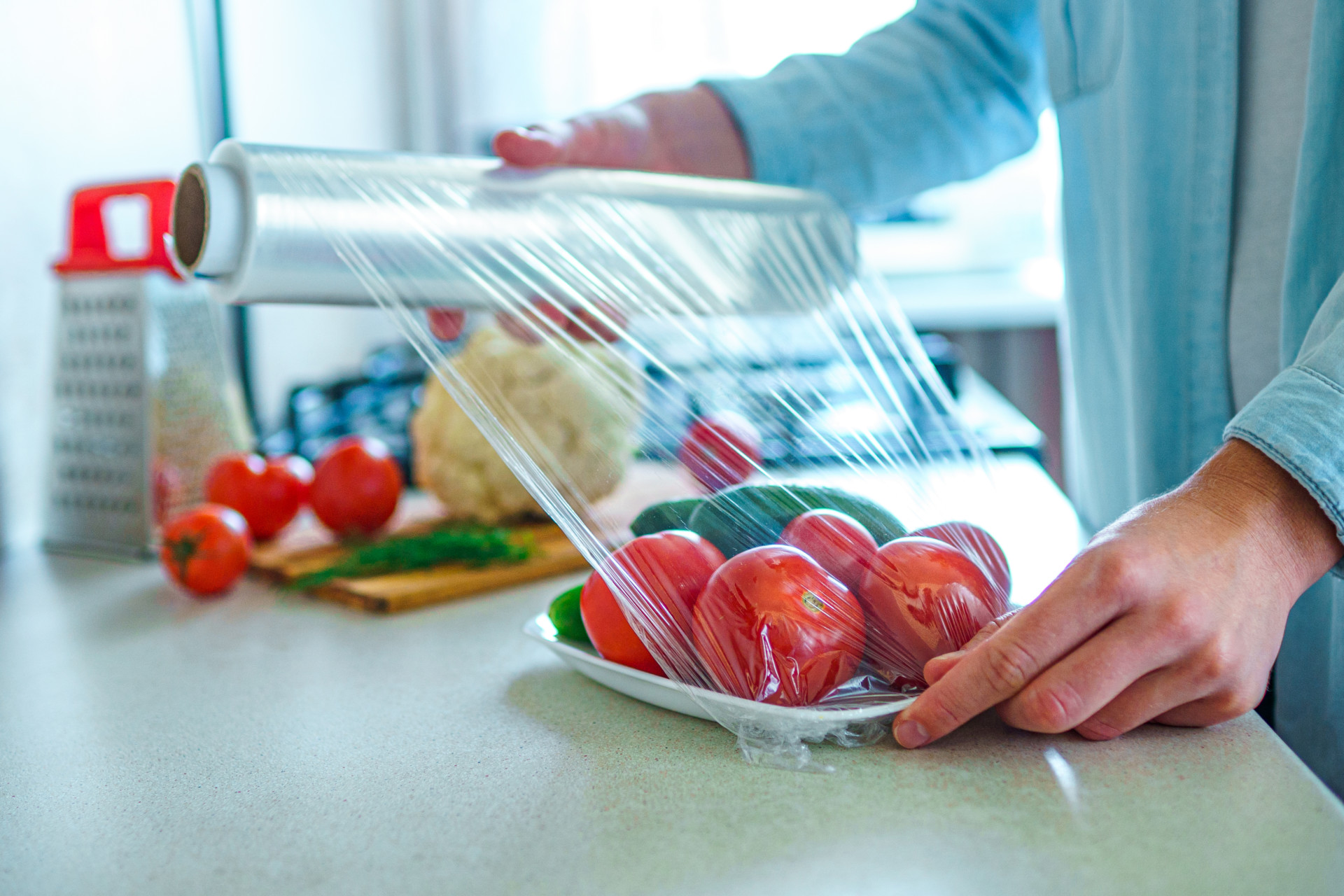 Обертывание пищевой пленкой