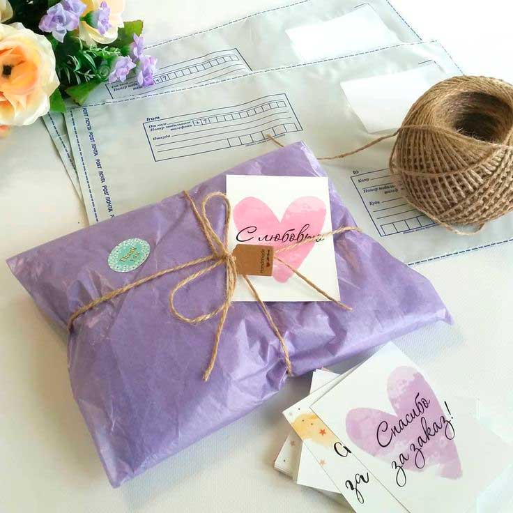 Упаковка подарка бумагой Тишью Упаковка подарка бумагой Тишью