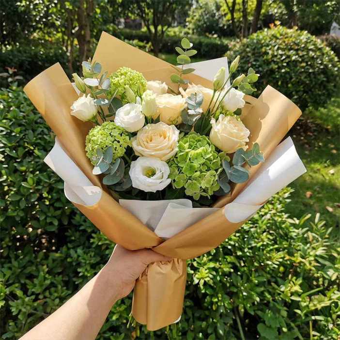 Пленка в рулоне матовая двухцветная золото белый размер 58см*10м 65мкм