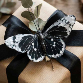 Бабочка на прищепке черно-белая размер 8см