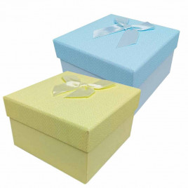 Коробка квадрат однотонная с бантом размер 9*9*5см