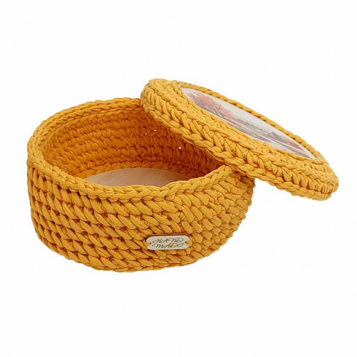 Шкатулка вязаная круглая горчичная D21см L10см