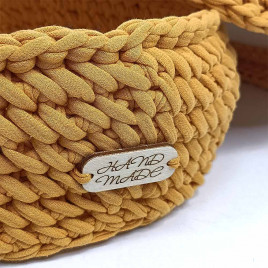 Шкатулка вязаная круглая горчичная D21см L10см