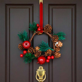 Венок новогодний с шишками и яблочками D-15см