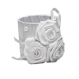 Кольцо на салфетку с розами белое d-5см