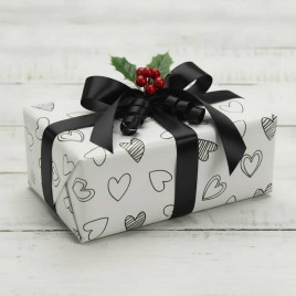 Бумага тишью в листах Сердца на белом размер 50см*66см